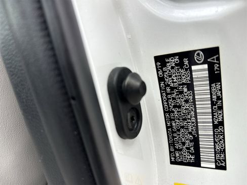 Used 2019 Lexus UX 200 w/ Premium Package image 45