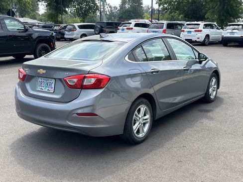 Used 2018 Chevrolet Cruze LT w/ Convenience Package FWD image 5