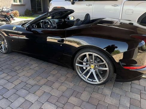 Used 2015 Ferrari California T RWD image 12