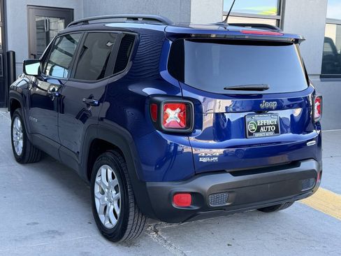 Used 2017 Jeep Renegade Latitude w/ Cold Weather Group AWD/4WD image 8