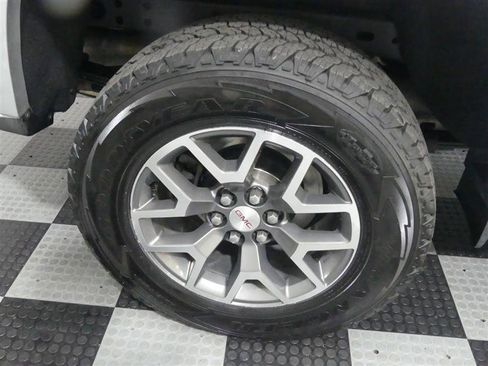 Used 2017 GMC Canyon SLE w/ All Terrain Package AWD/4WD image 15