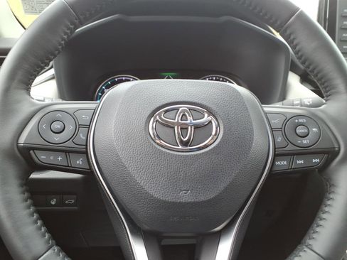 Used 2022 Toyota RAV4 XLE Premium image 32