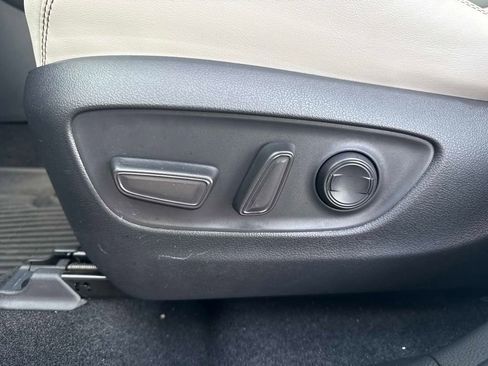 Used 2022 Toyota RAV4 XLE Premium image 57