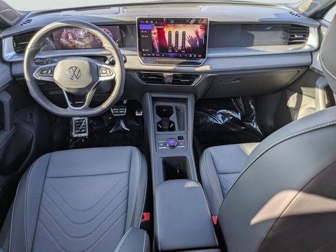 New 2026 Volkswagen Tiguan SE R-Line FWD image 11