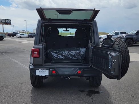 Used 2021 Jeep Wrangler Unlimited Sport AWD/4WD image 18
