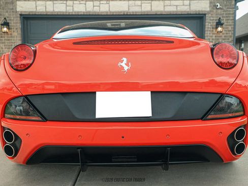 Used 2012 Ferrari California image 21