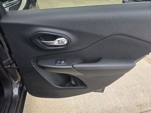 Used 2016 Jeep Cherokee Latitude w/ Safety/Convenience Group image 60