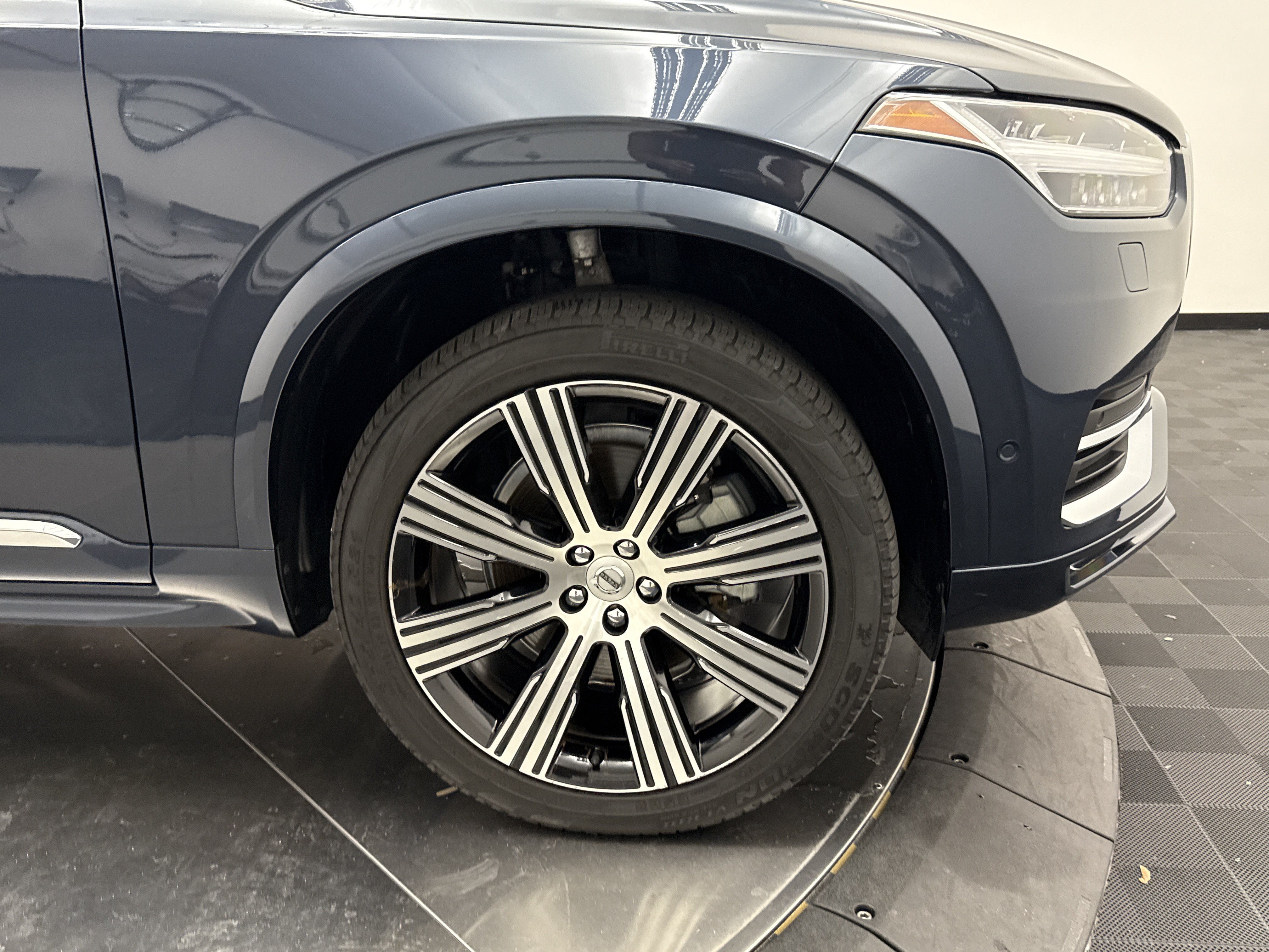 Certified 2024 Volvo XC90 B6 Plus w/ Protection Package Premier AWD/4WD image 9