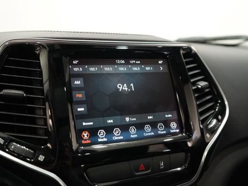 Used 2022 Jeep Cherokee Limited image 24