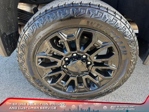 Used 2024 GMC Sierra 2500 Denali Ultimate image 8