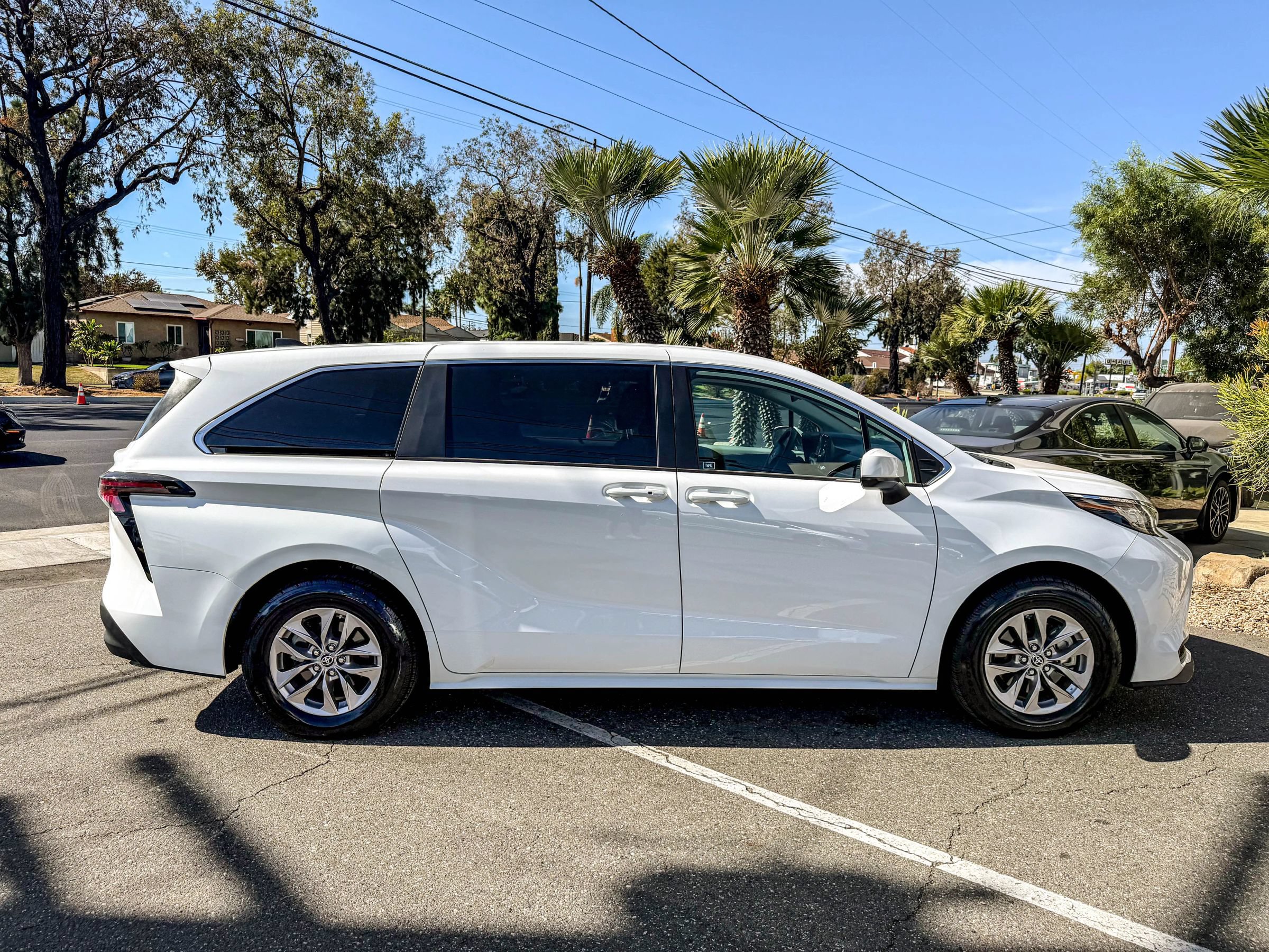 Used 2023 Toyota Sienna LE FWD image 16