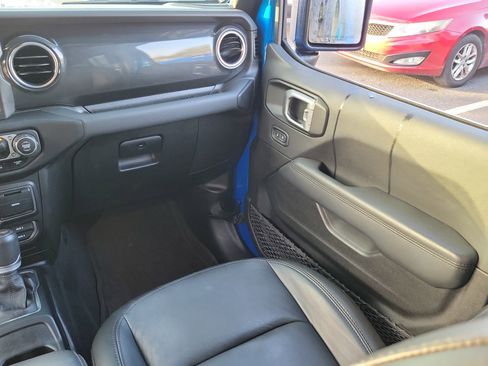 Used 2022 Jeep Wrangler Unlimited Sahara image 16