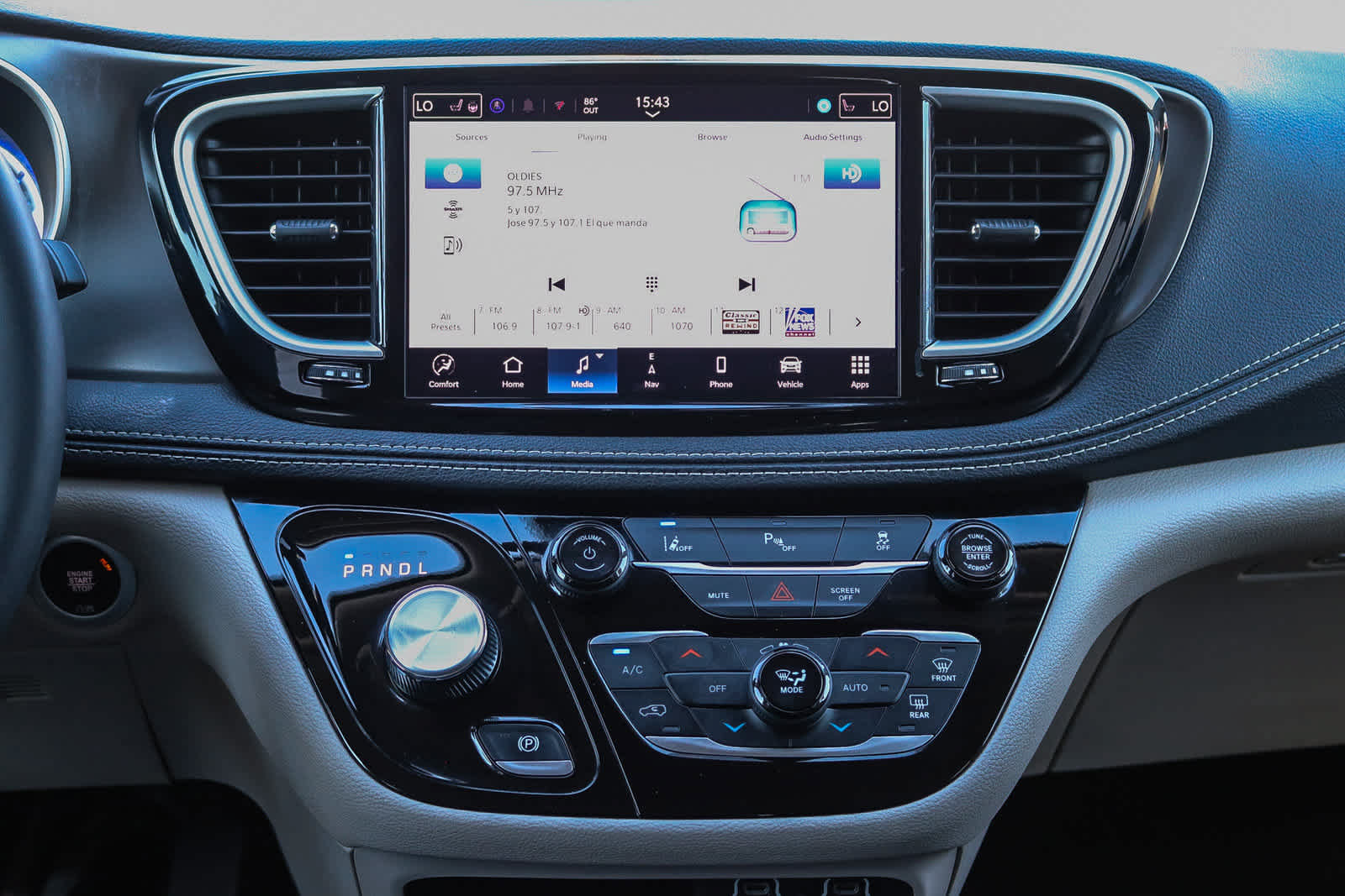 Used 2024 Chrysler Pacifica Limited FWD image 13