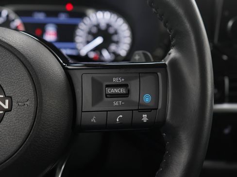 Used 2024 Nissan Pathfinder SL AWD/4WD image 28