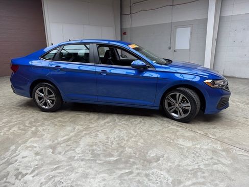 Used 2024 Volkswagen Jetta SE image 6