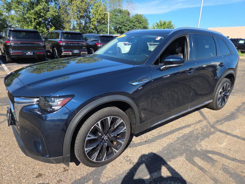 Used 2025 MAZDA CX-90 Plug-In Hybrid w/ Preferred AWD/4WD image 2