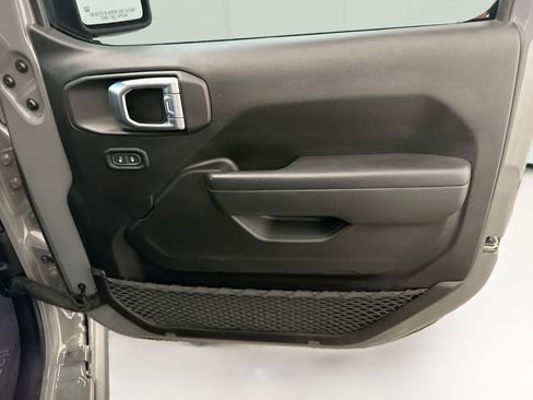 Used 2023 Jeep Wrangler Unlimited w/ 8.4" Radio Group AWD/4WD image 33