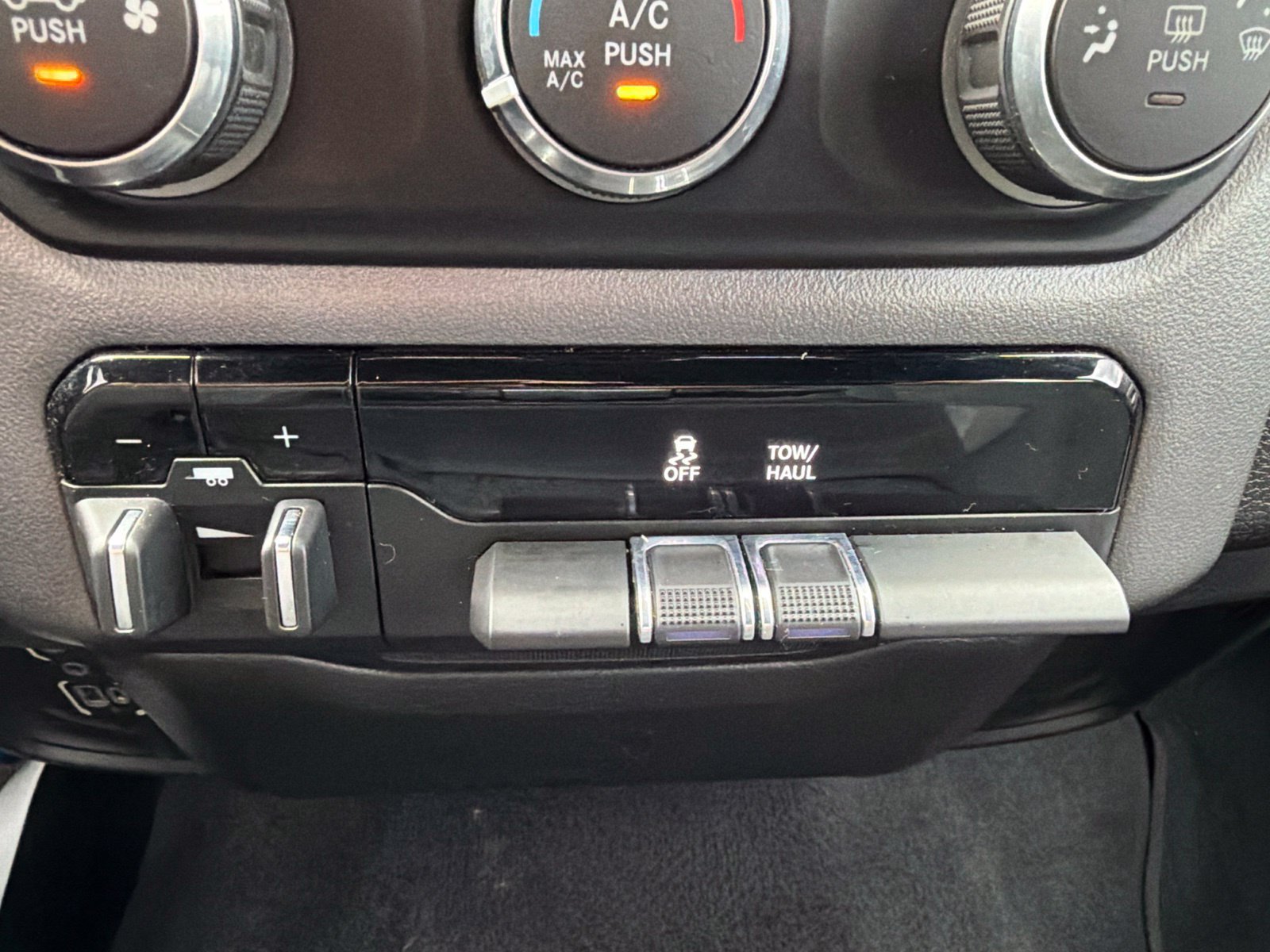 Used 2022 RAM 2500 Big Horn AWD/4WD image 23