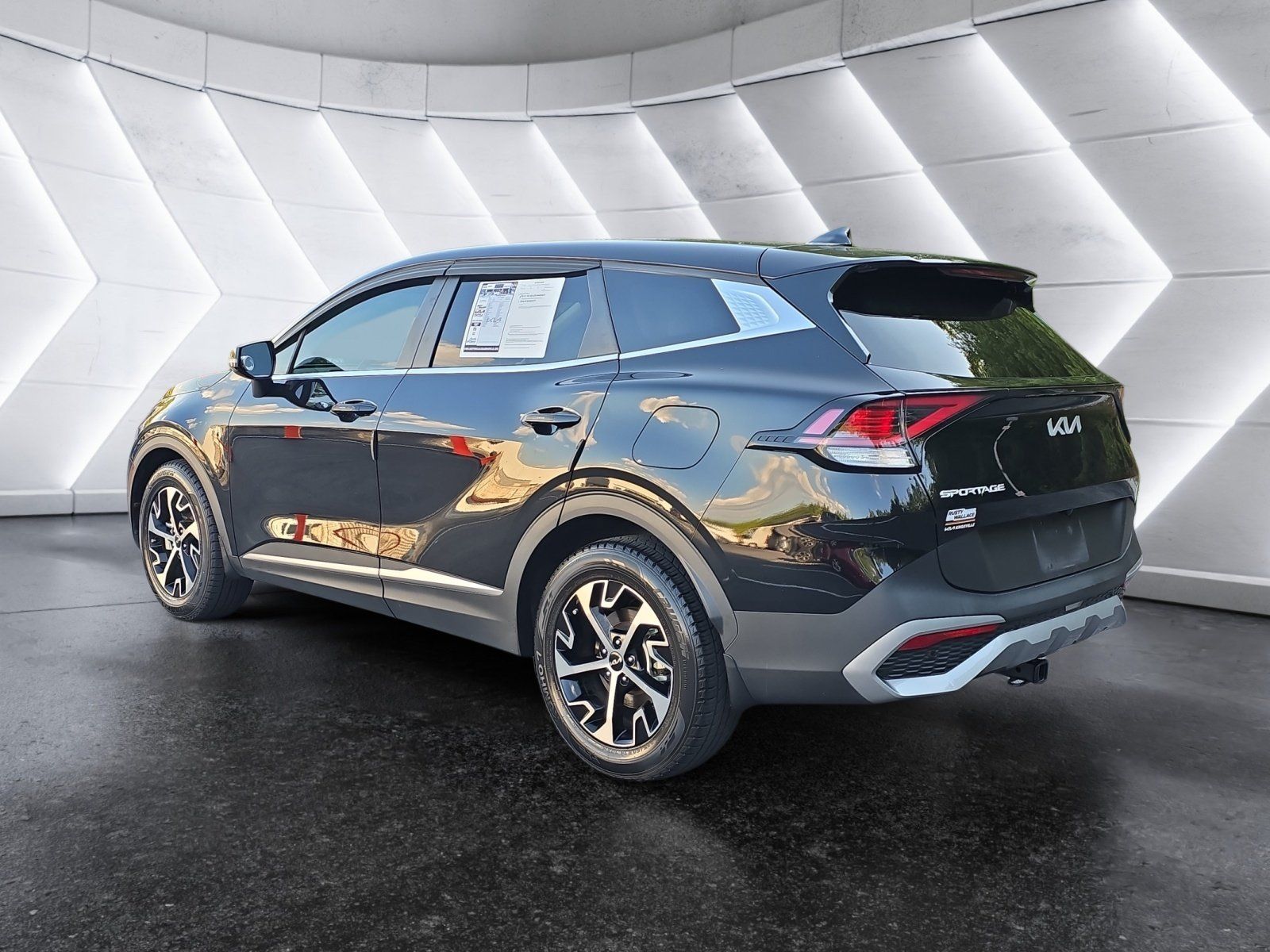 Used 2023 Kia Sportage EX FWD image 3