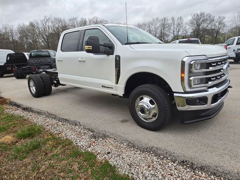 New 2026 Ford F350 4x4 Crew Cab DRW Super Duty image 2