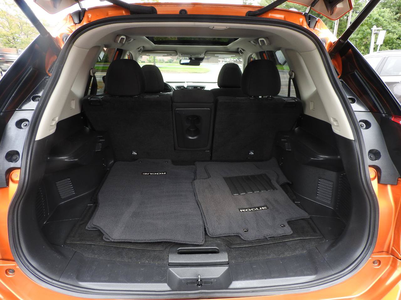 Used 2019 Nissan Rogue SV w/ Sun & Sound Touring Package AWD/4WD image 11