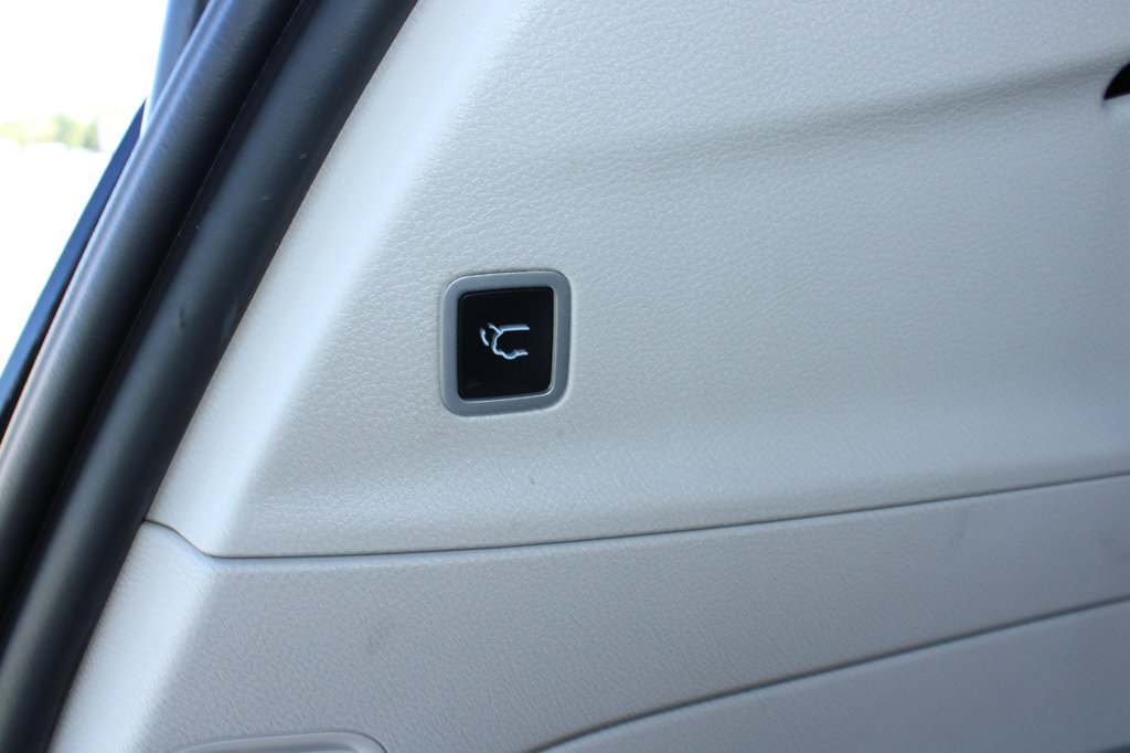 Used 2024 Chrysler Pacifica Touring-L FWD image 12