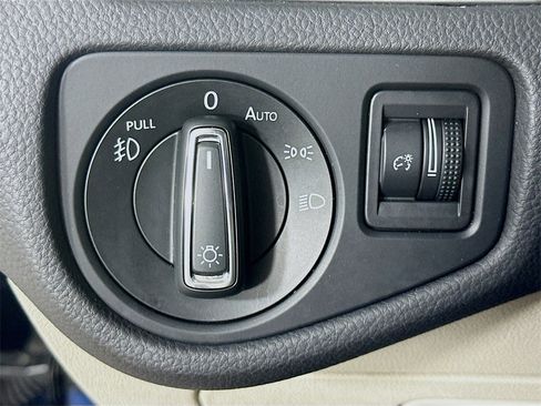 Used 2015 Volkswagen Golf SE w/ Lighting Package image 12