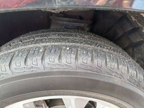 Used 2021 Chevrolet Traverse Premier w/ LPO, Floor Liner Package FWD image 11