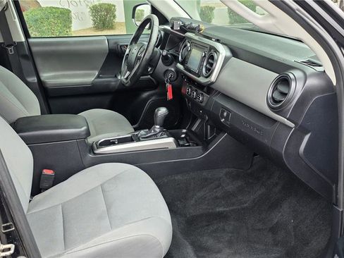 Used 2016 Toyota Tacoma SR5 w/ Towing Package RWD image 14