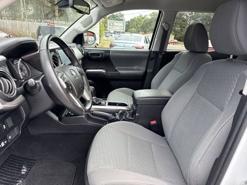 Used 2023 Toyota Tacoma SR5 w/ Technology Package AWD/4WD image 9
