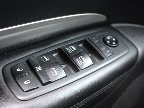 Used 2020 Dodge Durango SXT image 28