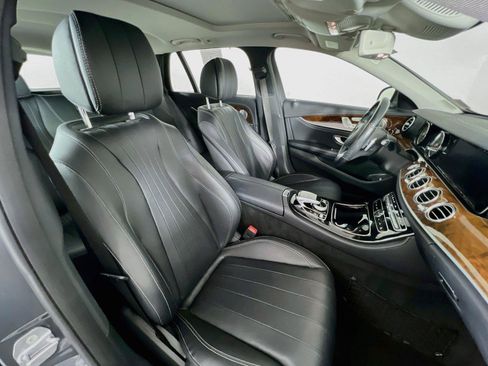 Used 2017 Mercedes-Benz E 400 4MATIC Wagon image 29