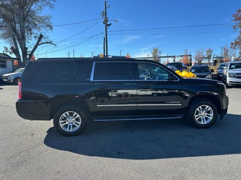 Used 2017 GMC Yukon XL SLT w/ Premium Edition image 5