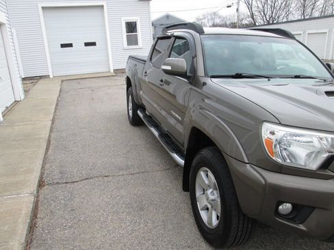 Used 2014 Toyota Tacoma TRD Sport w/ TRD Sport Package image 5