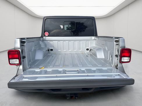 Used 2022 Jeep Gladiator Willys image 37