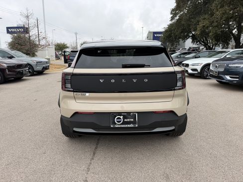New 2026 Volvo EX30 Cross Country Ultra image 5