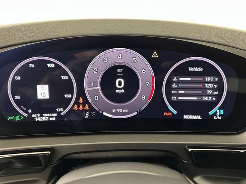 Certified 2025 Porsche Cayenne AWD/4WD image 24