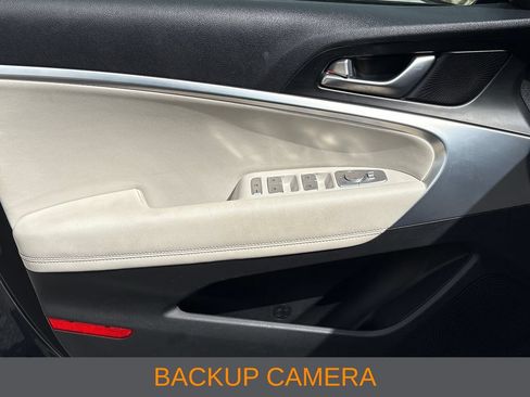 Used 2024 Genesis G70 2.5T RWD image 3