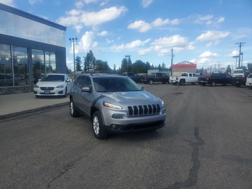 Used 2015 Jeep Cherokee Latitude AWD/4WD image 4