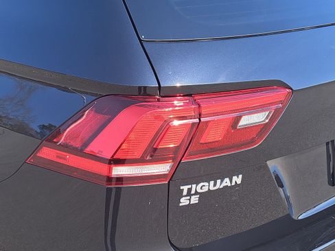 Certified 2021 Volkswagen Tiguan SE image 31