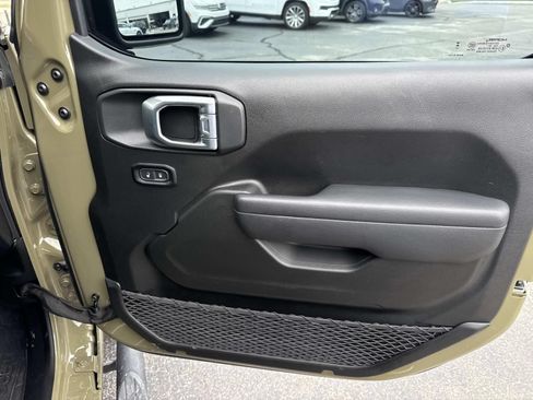 Used 2025 Jeep Wrangler Unlimited Sport AWD/4WD image 13