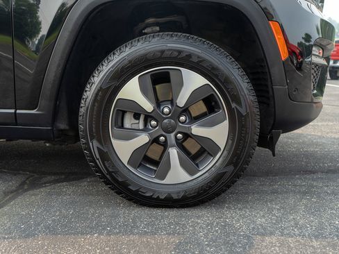 Used 2022 Jeep Grand Cherokee Limited 4xe w/ Luxury Tech Group II AWD/4WD image 11