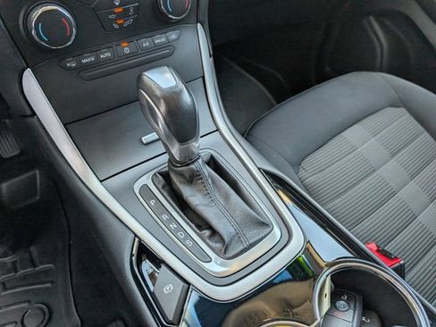 Used 2018 Ford Edge SEL AWD/4WD image 16