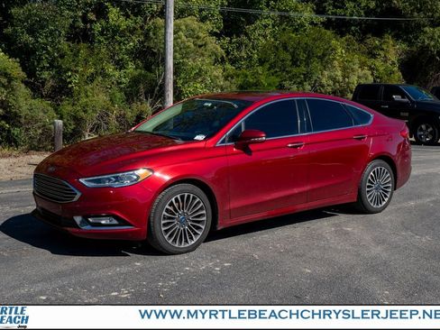 Used 2017 Ford Fusion SE w/ Fusion SE Technology Package image 2