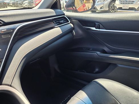 Used 2018 Toyota Camry XLE FWD image 35