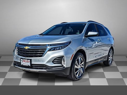 Used 2022 Chevrolet Equinox LT image 3