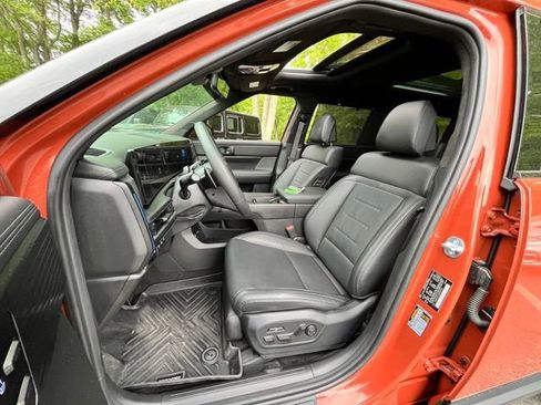 Used 2025 Hyundai Santa Fe Calligraphy AWD/4WD image 16