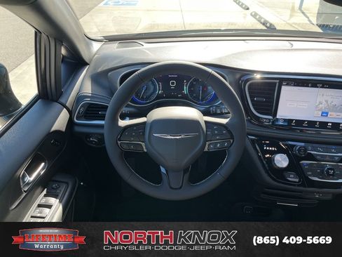 New 2026 Chrysler Pacifica Select image 12