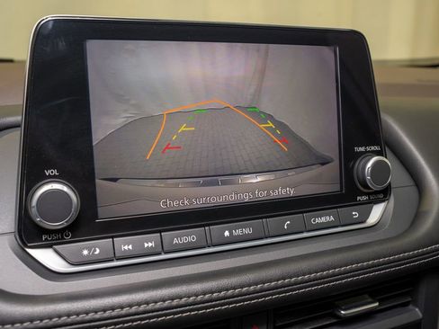 Used 2023 Nissan Rogue SV image 13