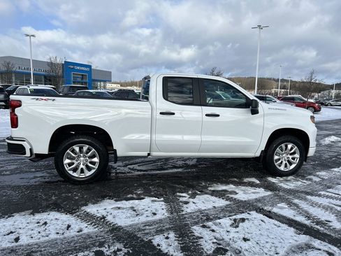 Used 2023 Chevrolet Silverado 1500 Custom image 8
